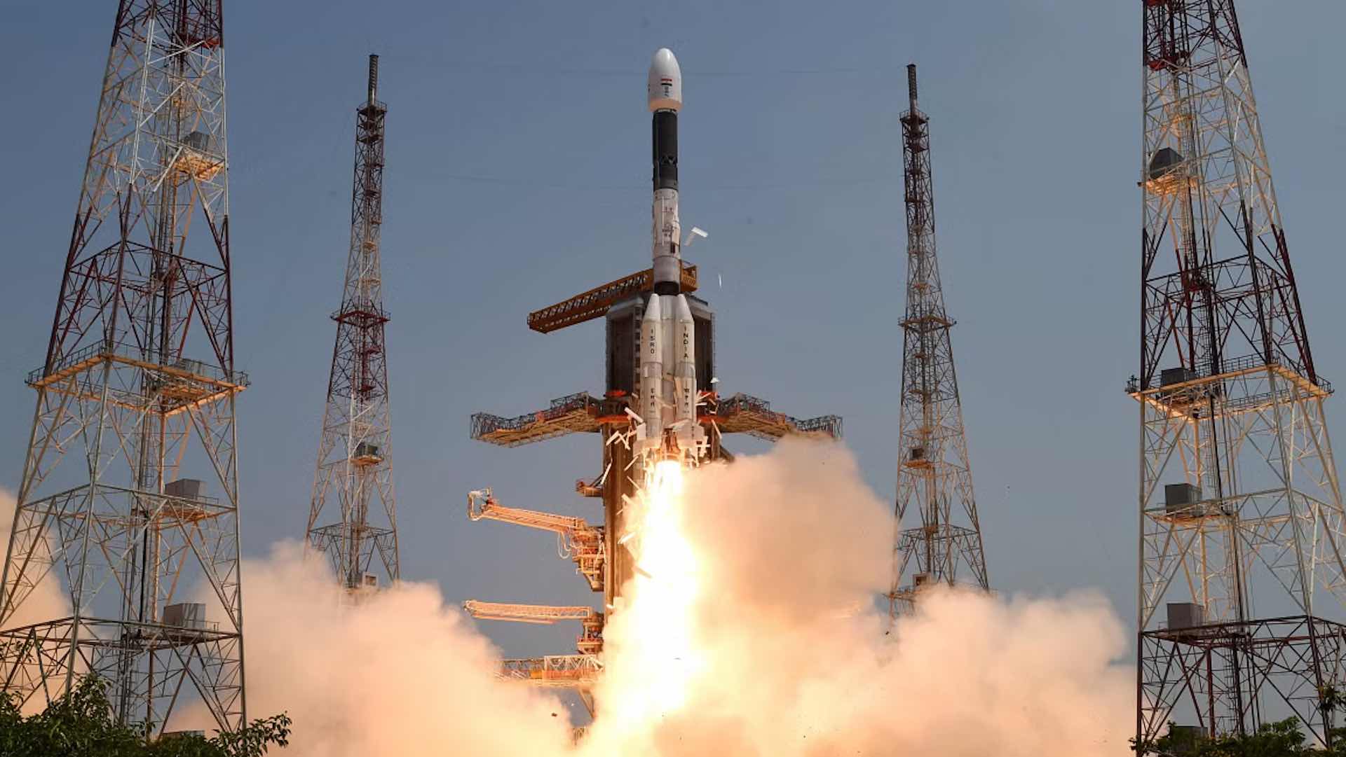 رئيس وزراء الهند يحدث نقلة نوعية في تكنولوجيا الفضاء وإسرو الهندية تطلق القمر الصناعي كارتوسات 3 بنجاح